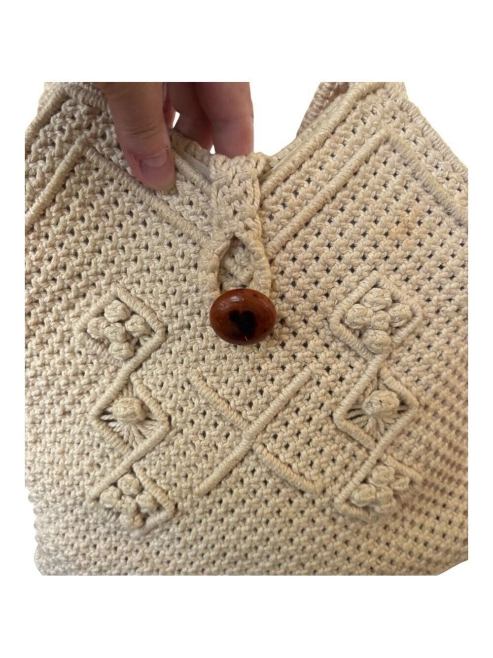 70s HANDCRAFTED MACRAME BOHO COTTON WOVEN CROSS BODY BAG W WOODEN BUTTON 10"L